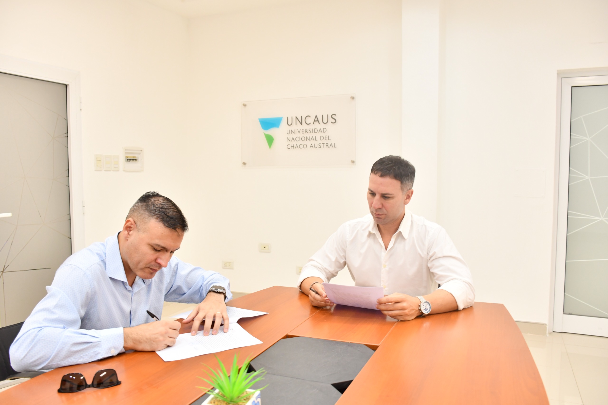 Con la firma del rector Oestmann, UNCAUS consolidó un acuerdo académico con la U.E.G.P. N° 193 “San Roque” de Sáenz Peña 